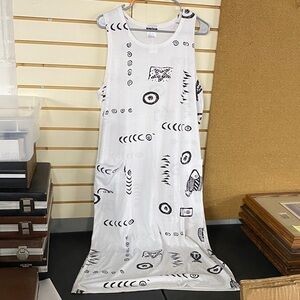 White Sleeveless Dress with Black Abstract Print Sz Large